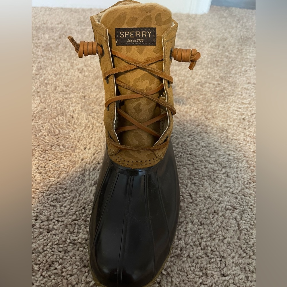 Zipper cheetah print sperry boots